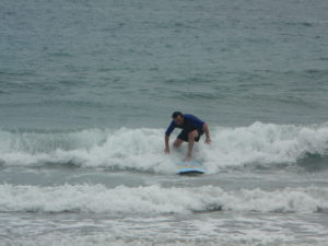 surfing manuel antonio